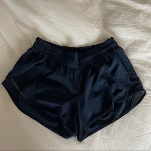 Lululemon Hotty Hot low-rise lined short 2.5”